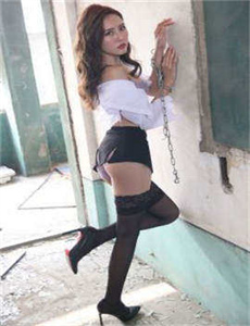 《19ggg-扒开腿挺进岳湿润的花苞》