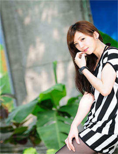 《我在你床下-男神插曲女生30分》