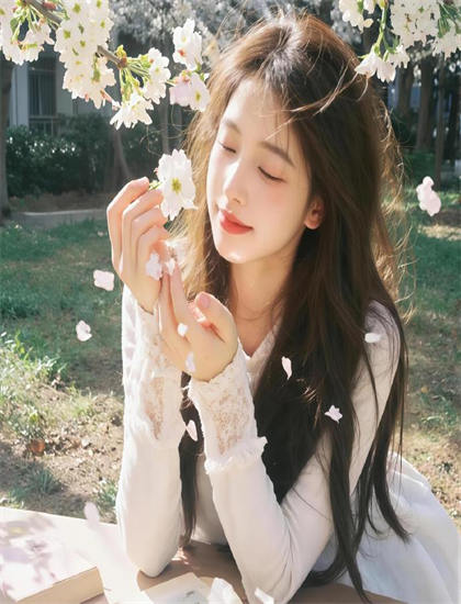 《美少女的谎言：暑期班 第二季》角色研究：的审美特点与艺术成就 认识人物与故事的互动